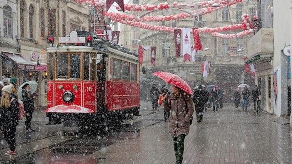 İstanbul'a kar geliyor! Hava sıcaklığı kaç derece düşecek? Kar ne zaman geliyor?