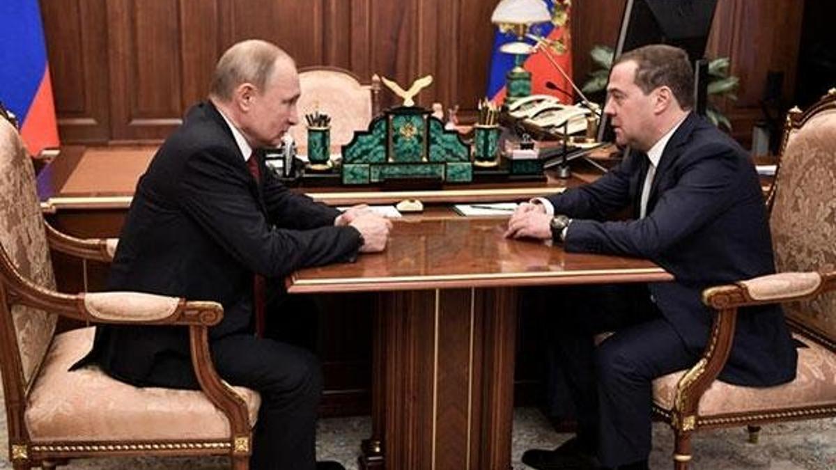 Rusya Başbakanı Medvedev'den istifa açıklaması!