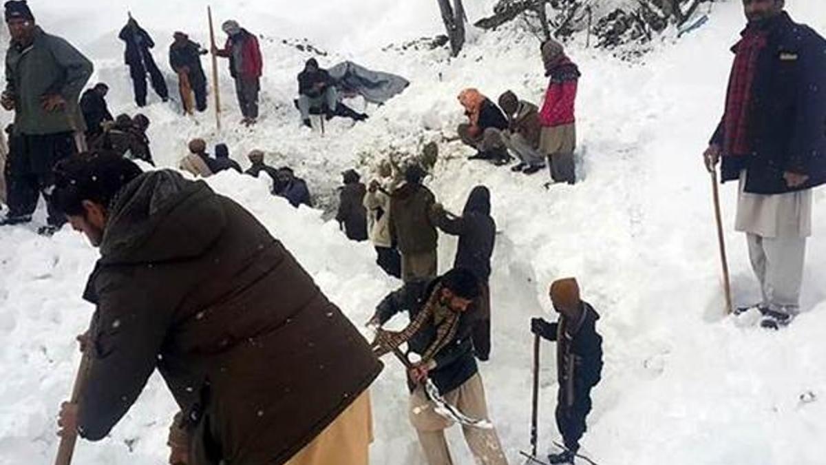 100 kişinin öldüğü Pakistan'daki faciada inanılmaz olay