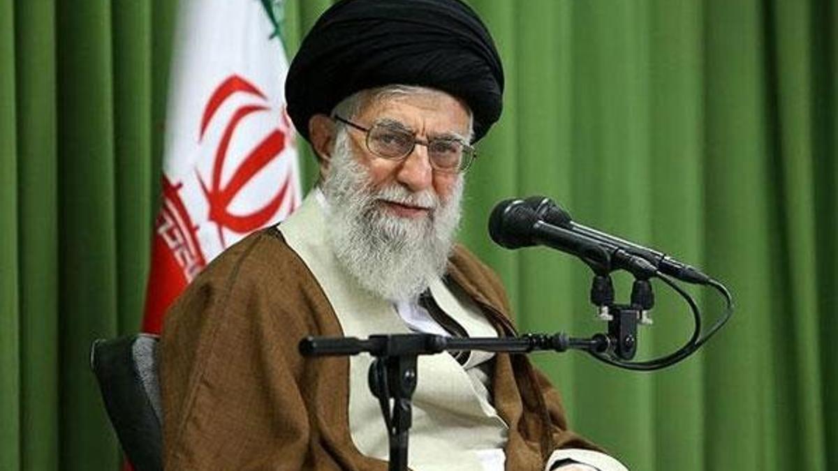 Hamaney 2012'den bu yana ilk kez Cuma namazı kıldırdı