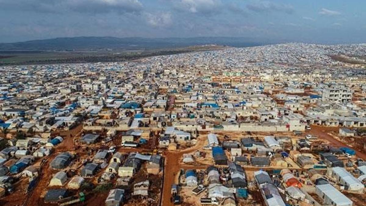 Esed rejimi kara saldırısı başlattı Türkiye sınırına göç...