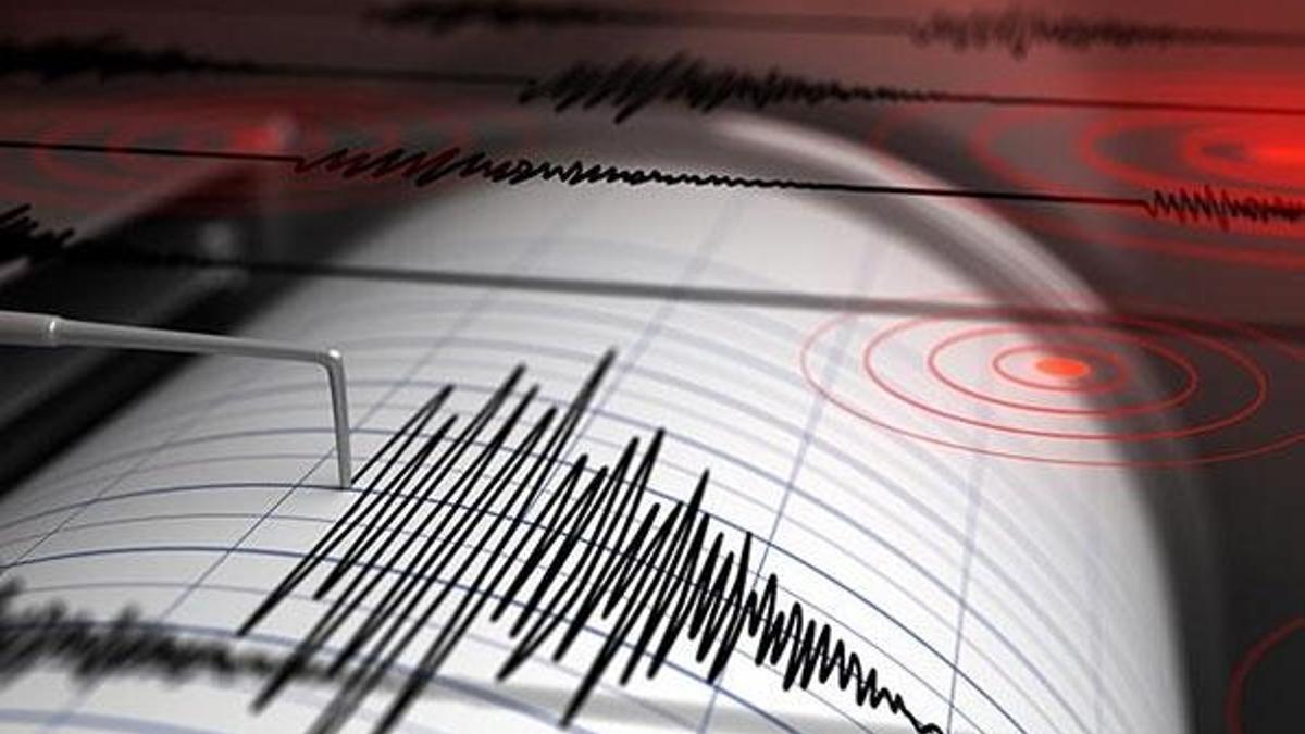 Manisa'da korkutan deprem! Büyüklüğü...