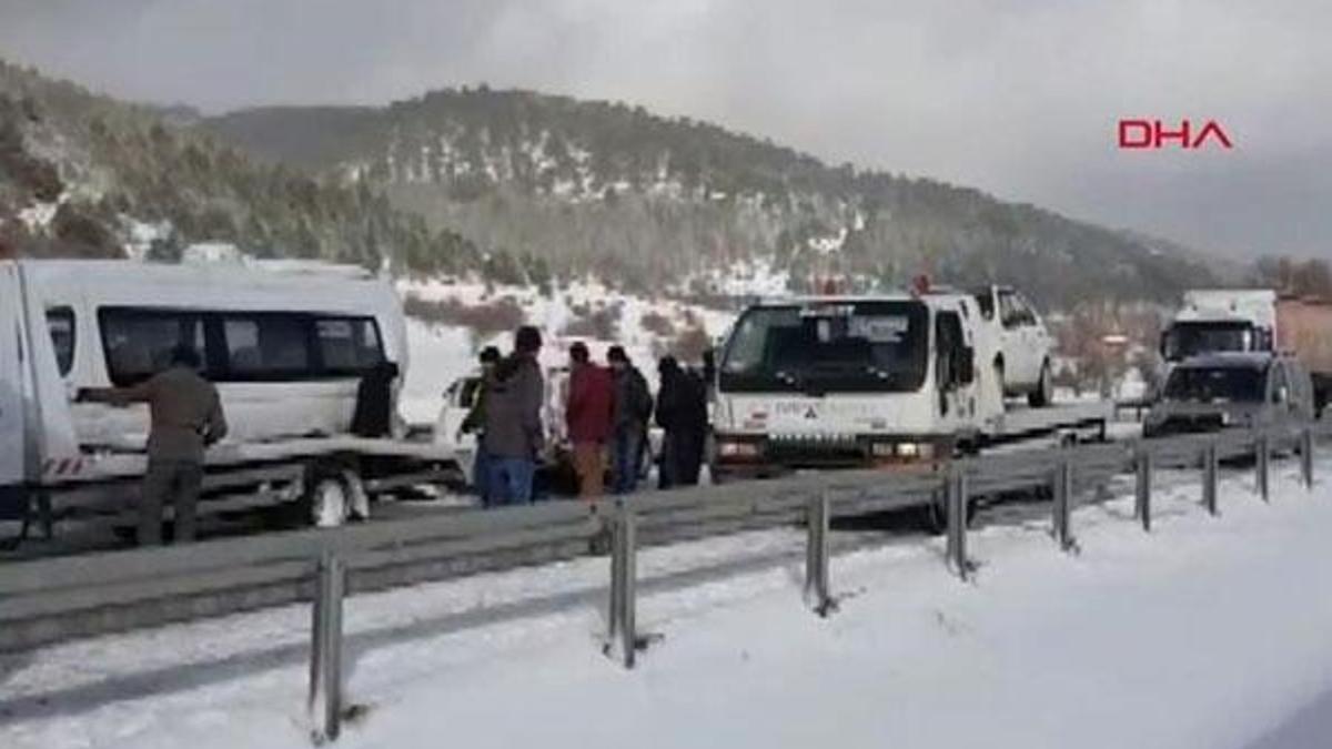 Karayolunda zincirleme kaza!Ulaşım durdu