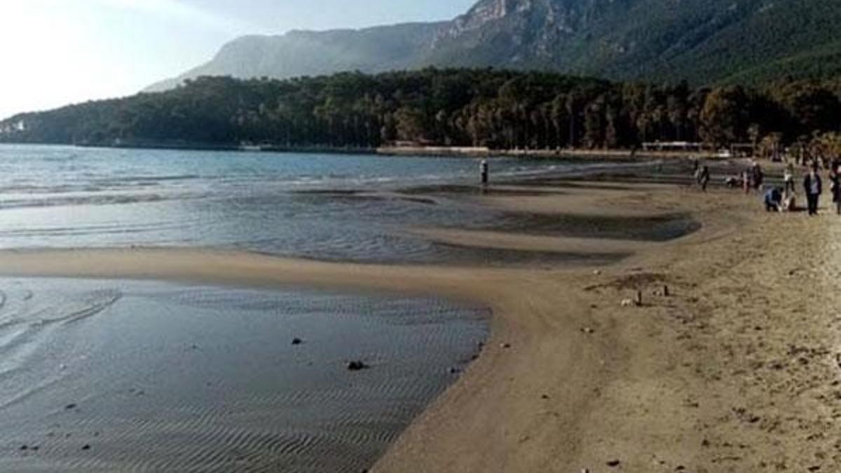Görenler şaşırdı! Deniz 30 metre...
