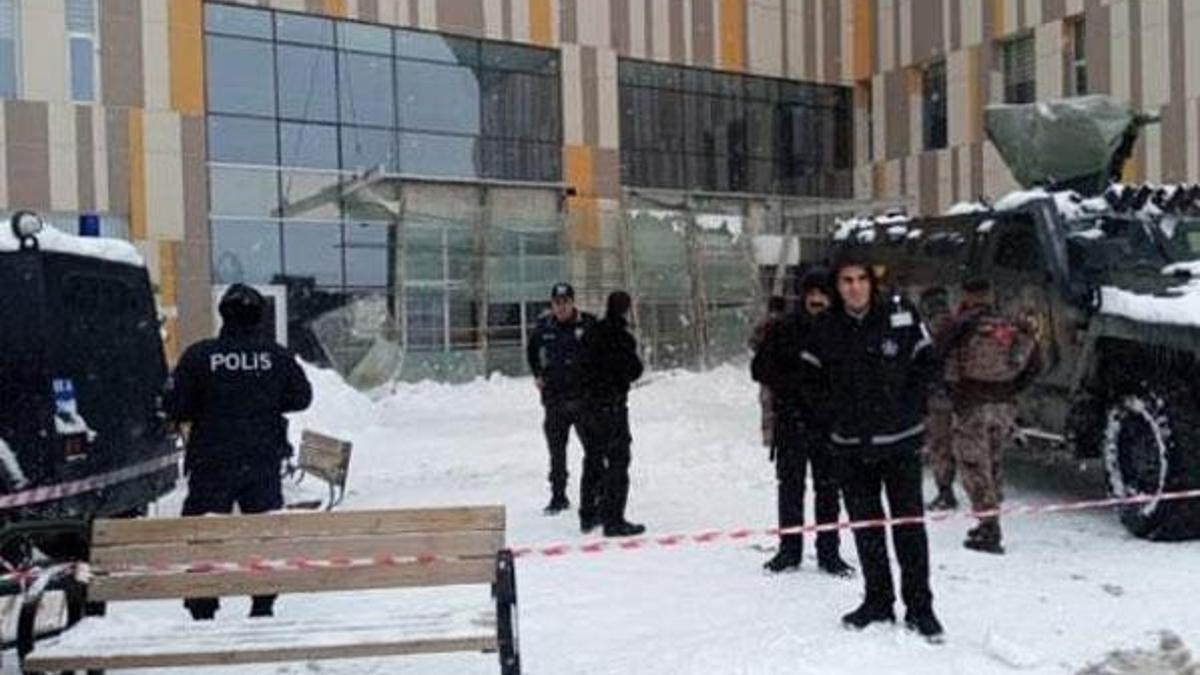 Van Eğitim ve Araştırma Hastanesinde göçük: 9 yaralı