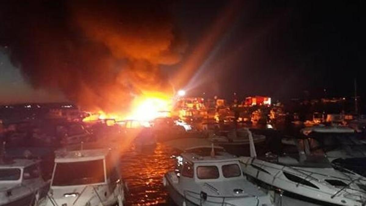 İstanbul'da tekne yangını!