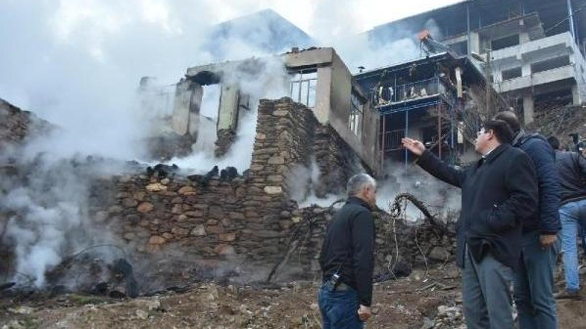 Nazilli'de 13 ev yandı, koyunlar telef oldu