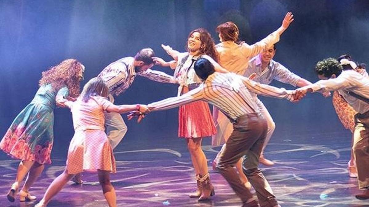 "İzmir’in Kızları" ayakta alkışlandı