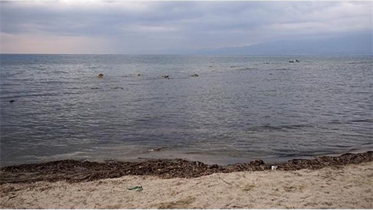 Balıkesir'de deniz suyu 2 metre çekildi
