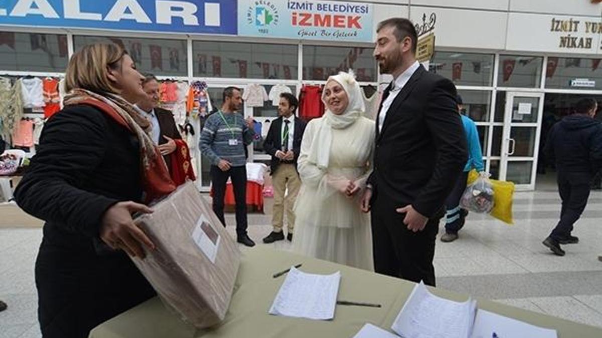 İmzayı atıp depremzedeler için yardıma koştular!