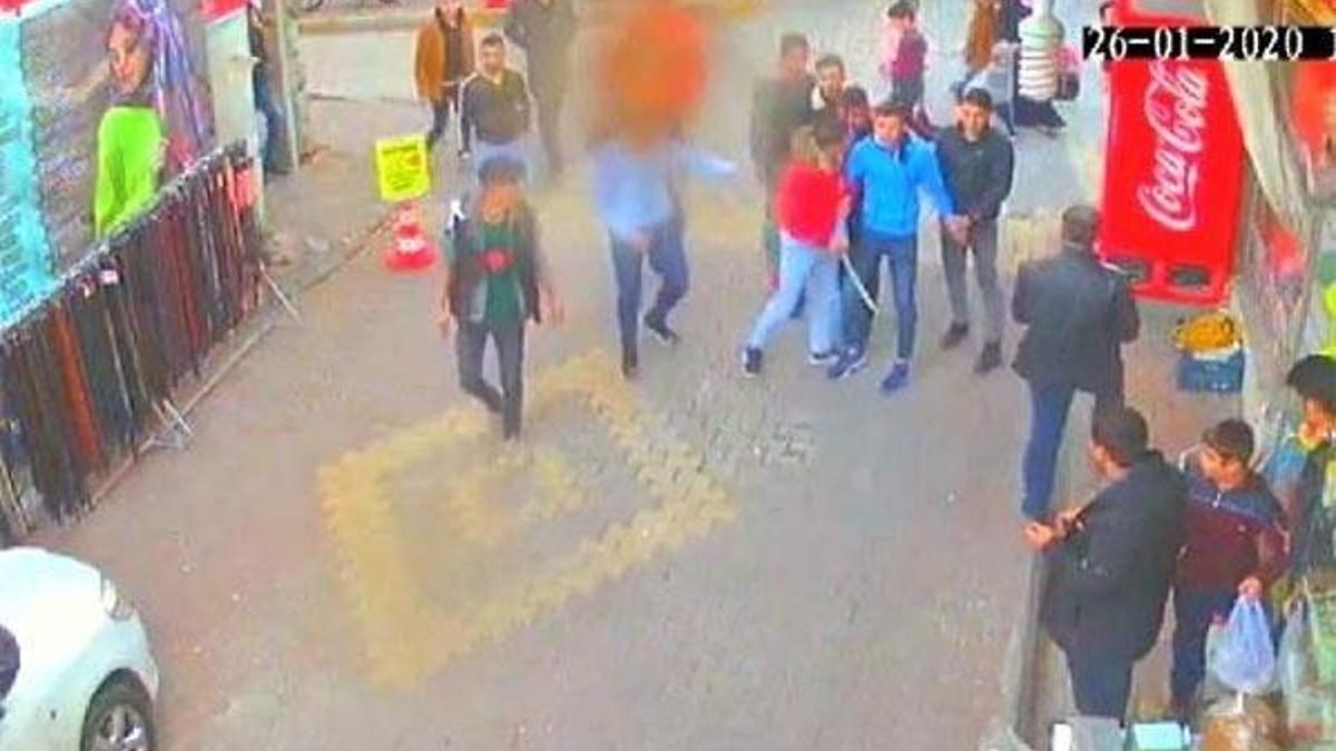 Kavga ettiği kişiyi döner bıçağıyla kovaladı