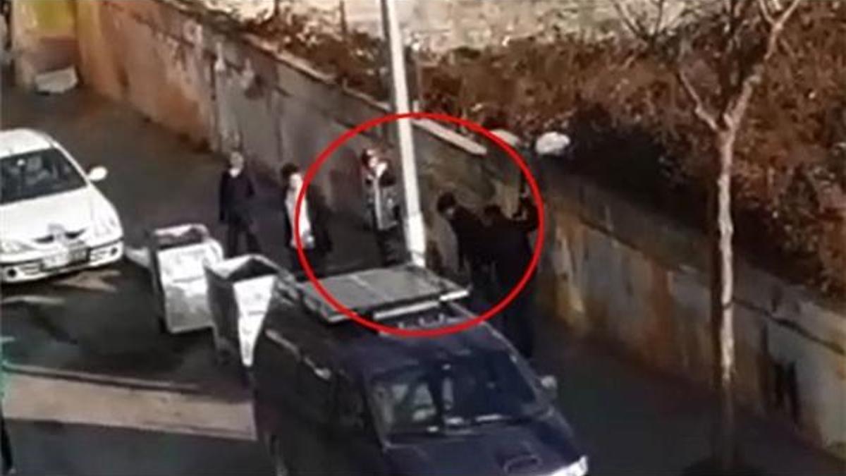 'Mahallenin genç magandaları' böyle görüntülendi!