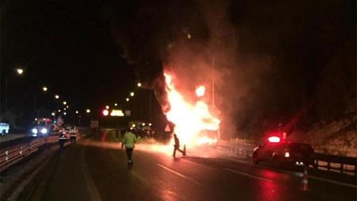 TEM Otoyolu'nda otobüs yandı: 32 kişi...