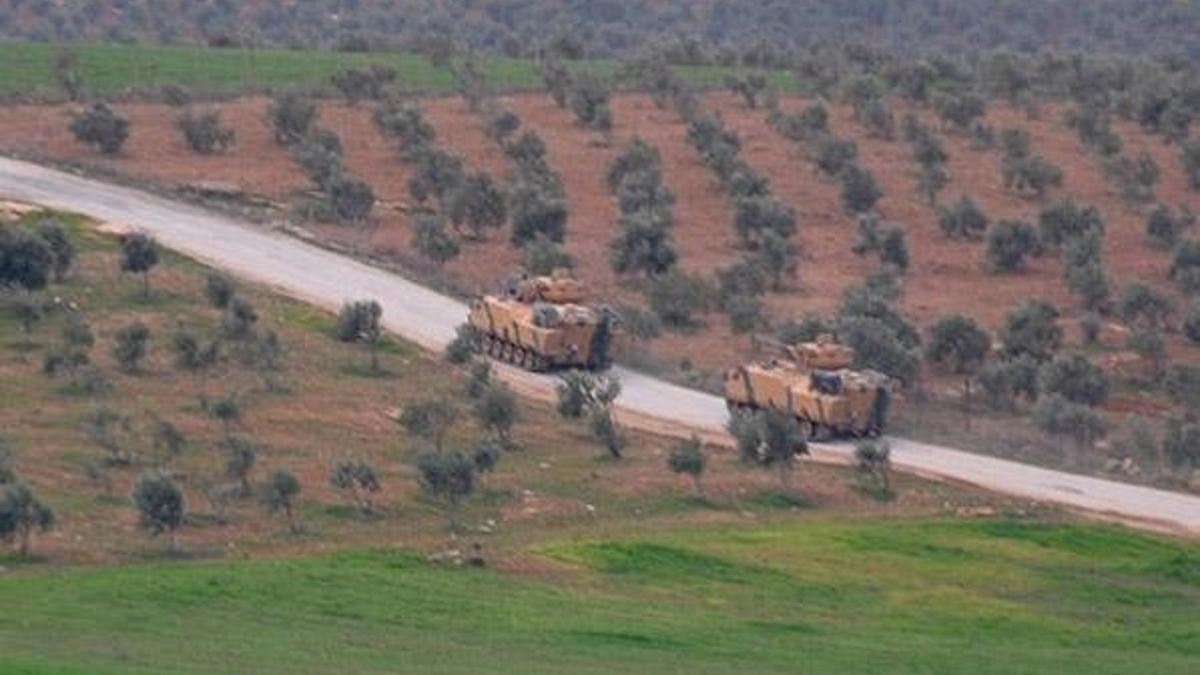 Hatay sınırına askeri araç sevkiyatı yapıldı