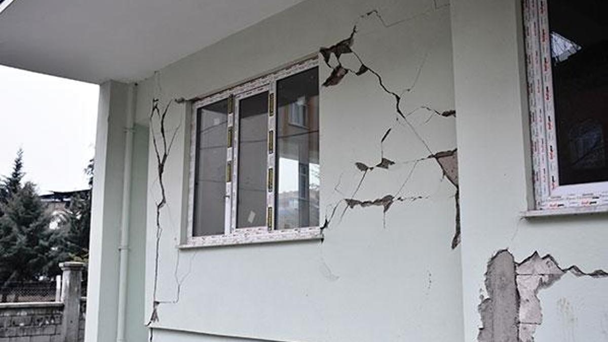 Malatya'da depremden zarar gören 37 bina yıkılacak