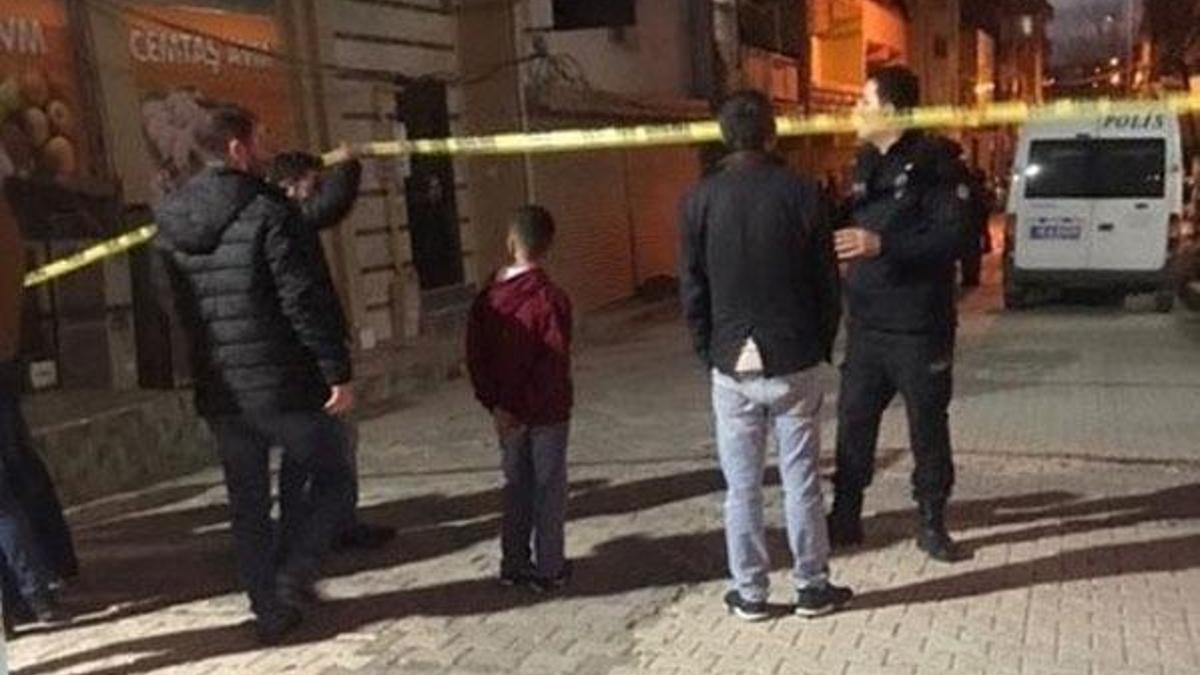 Hamile kadın ve oğlu evlerinde ölü bulundu