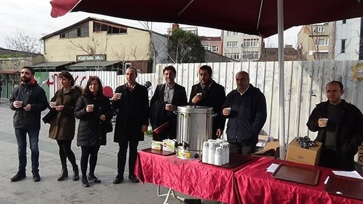 Avukatlardan adliyelerde "çay" eylemi