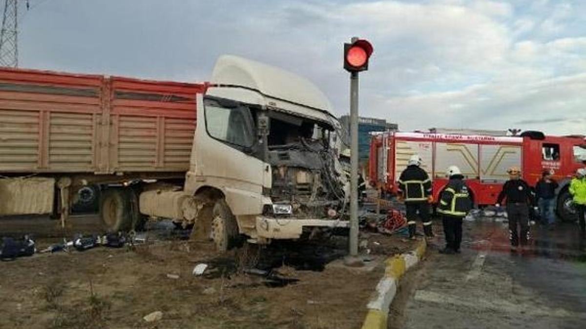 Aksaray'da korkutan kaza! TIR'lar çarpıştı
