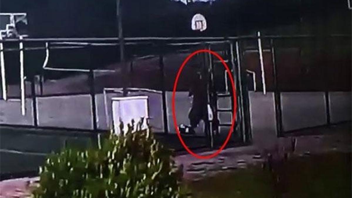 Dakikalarca eziyet etti... Kapıyı kapattı, defalarca tekmeledi!