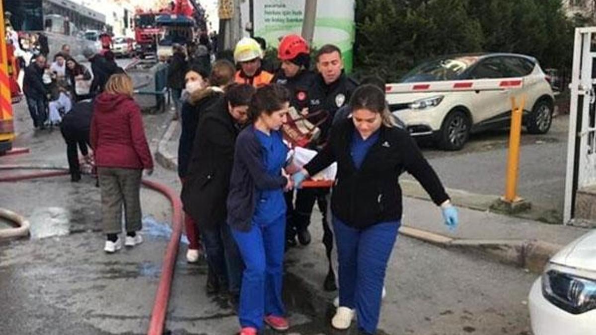 İzmir'de özel hastanede yangın