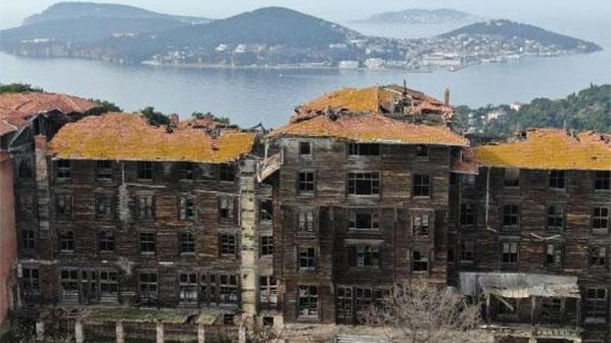 Büyükada Rum Yetimhanesi çökmek üzere