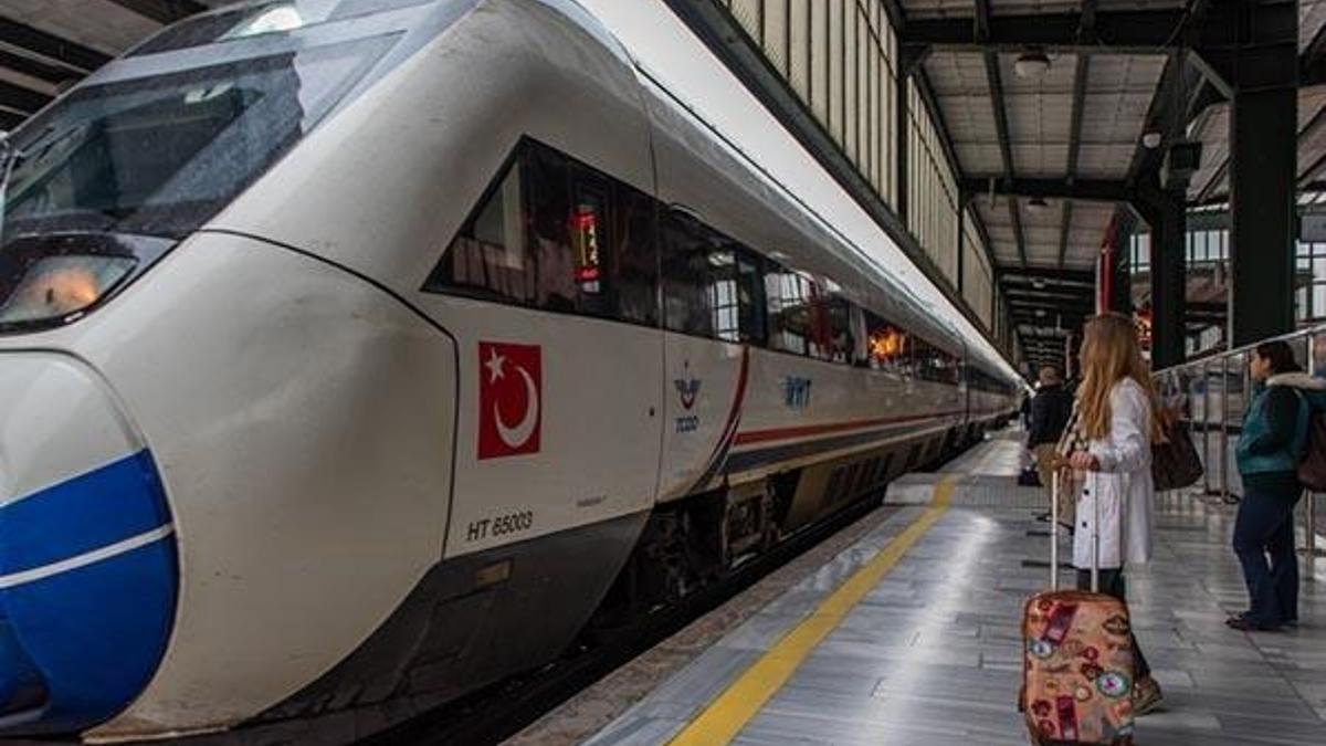 Milli elektrikli trenin gövde üretimleri yapılmaya başlandı
