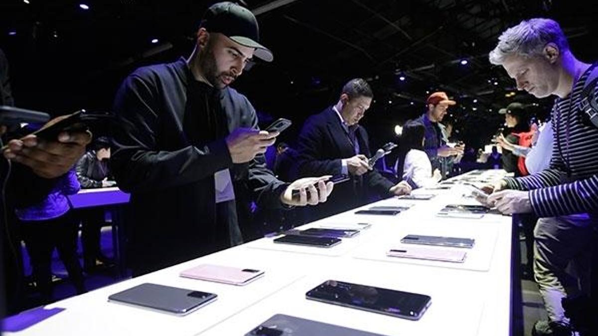 Samsung, Galaxy serisinde yeni amiral gemilerini tanıttı