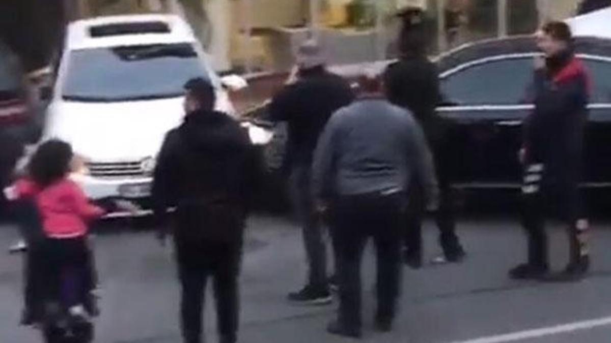 İstanbul'da şoke eden olay! Kimseye aldırmadı, defalarca çarptı