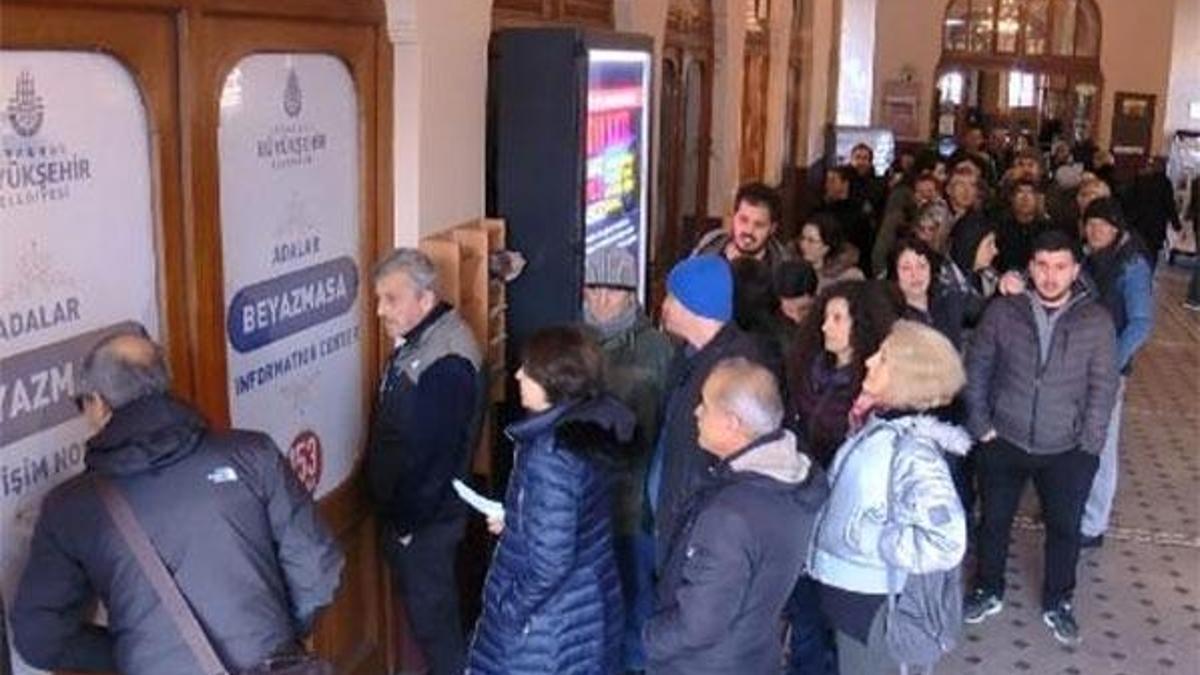 Büyükada'da zam sonrası Adakart kuyruğu