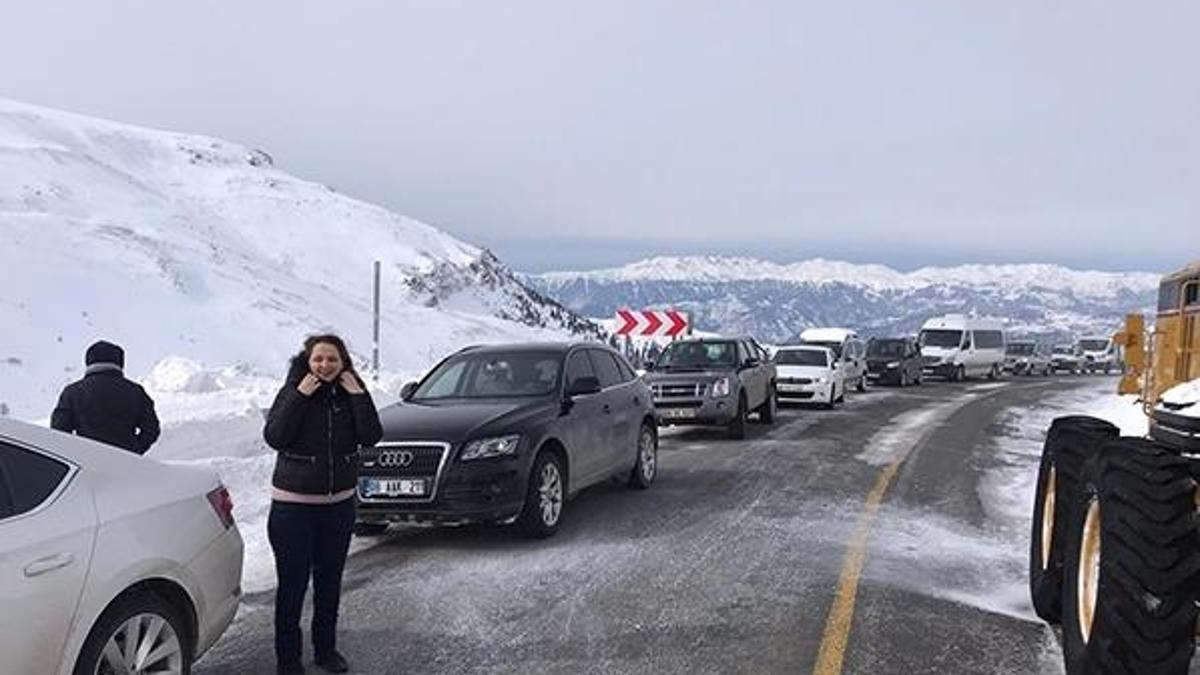Sahara Geçidi'nde çığ düştü