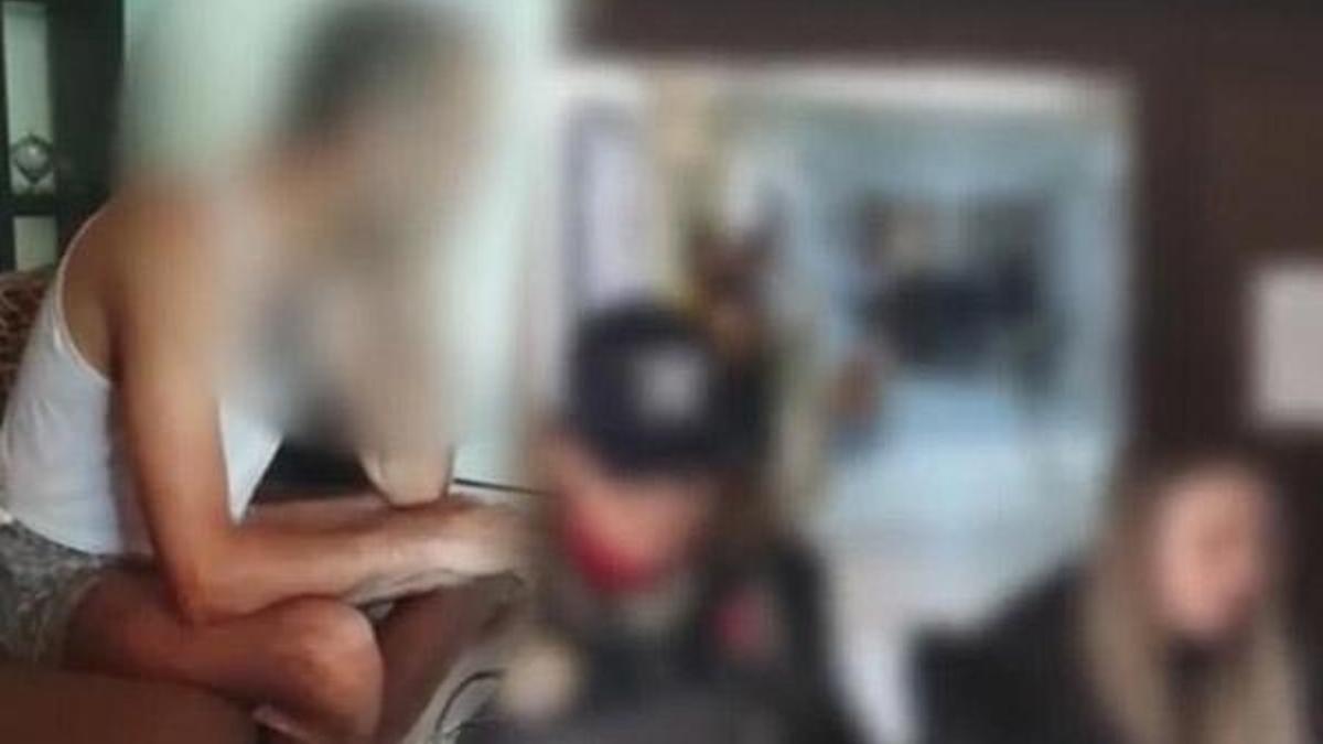 Akılalmaz olay!Hem erkek hem kadın olarak konuştu sonra...