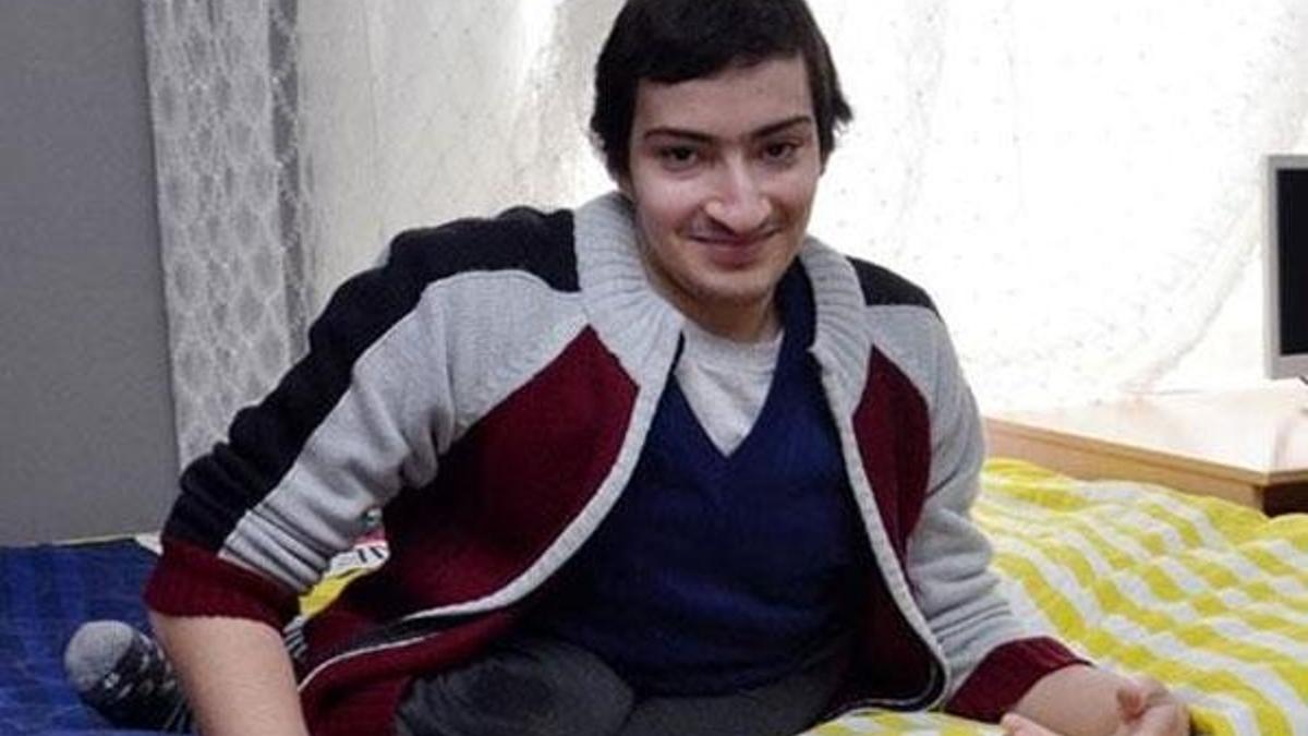 Evde eğitim hizmetiyle hayata tutundu