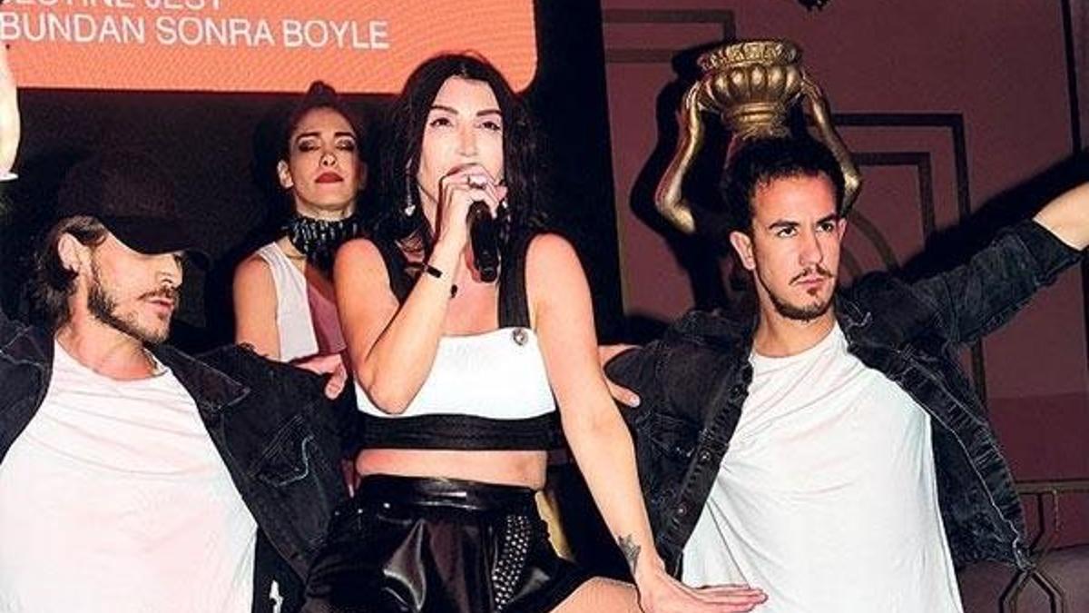 Hande Yener: Tektaşın anlamı kalmadı!