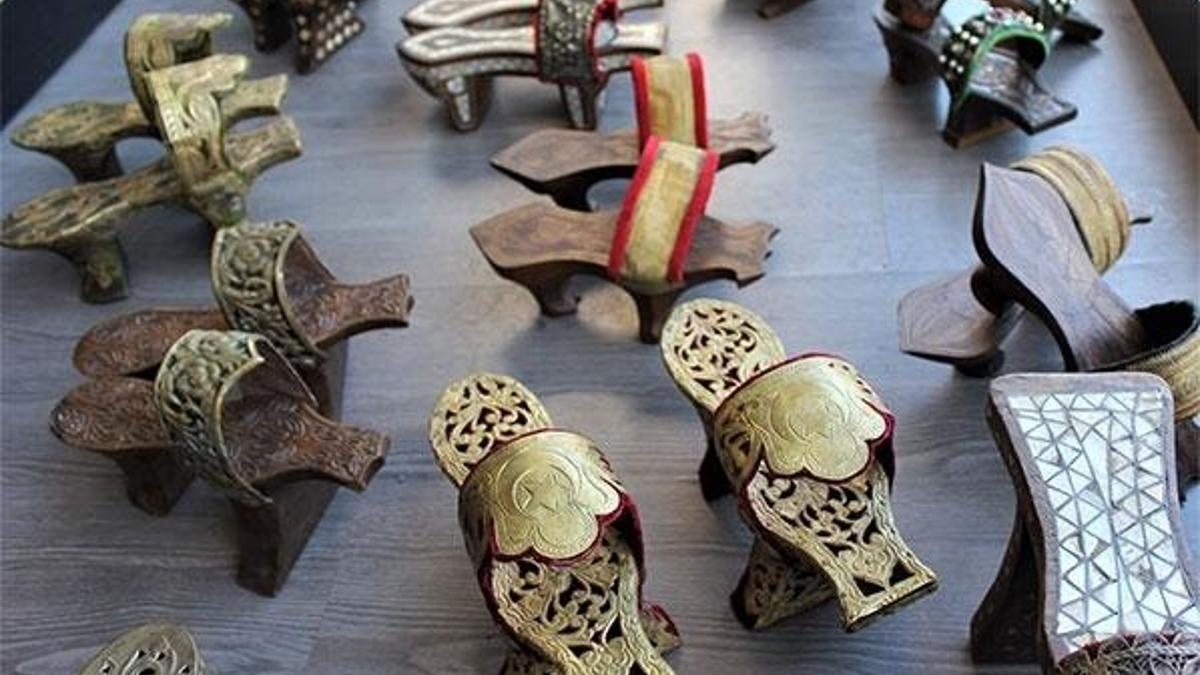 Şehir şehir gezip topladığı takunyaları tarihi dizilere kiralıyor