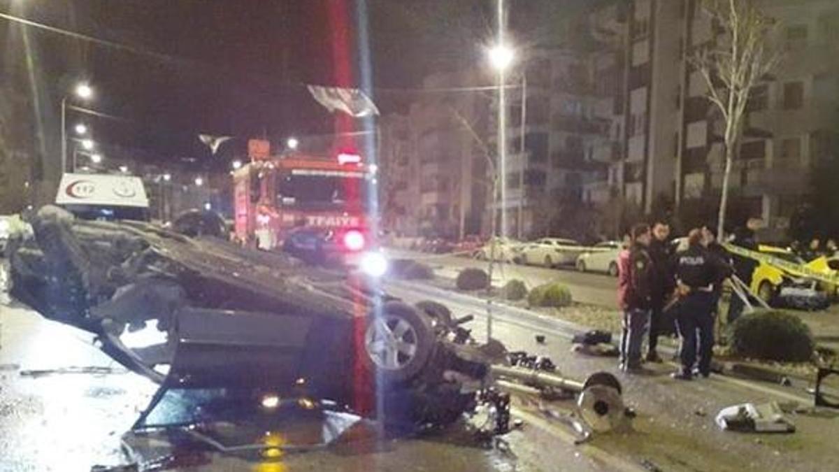 Ticari taksi ile otomobil çarpıştı! Ölü ve yaralılar var