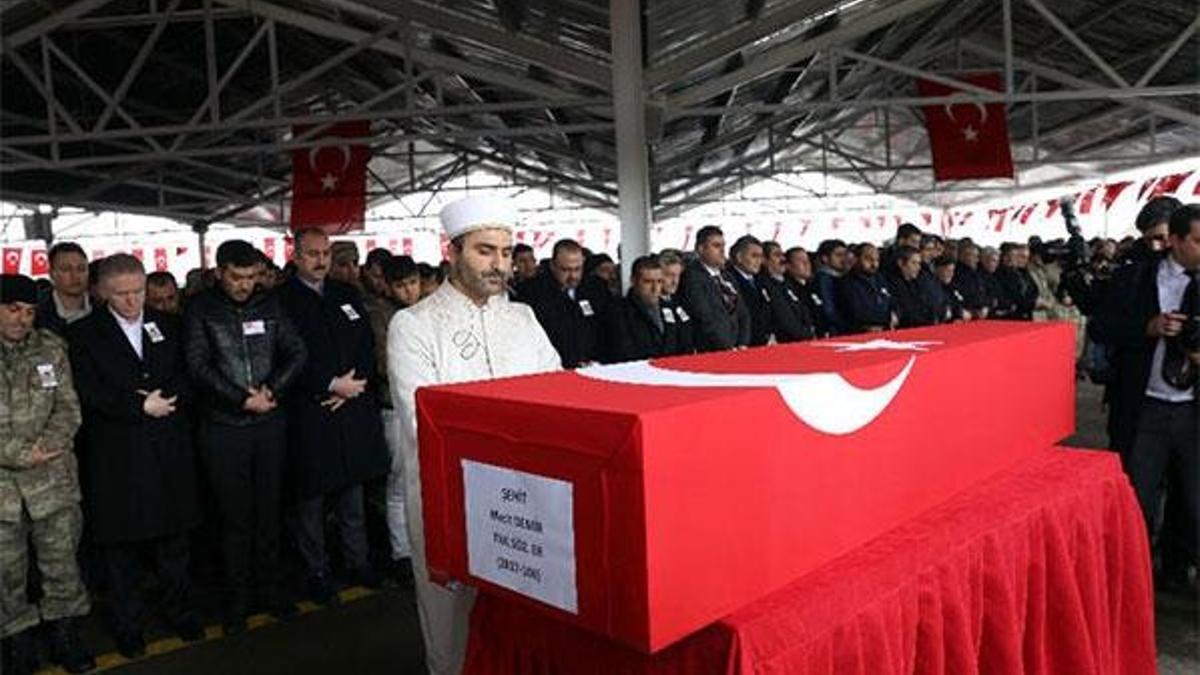 İdlib şehidi Tankçı Sözleşmeli Er Mecit Demir'e veda