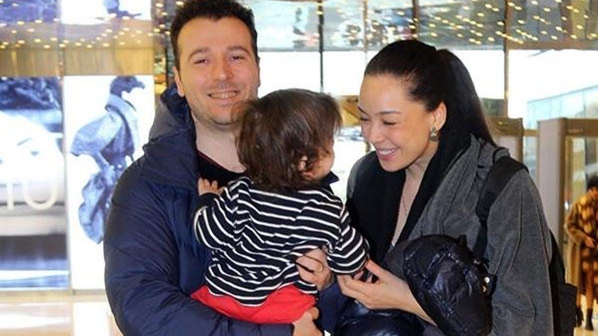 Azra Akın ve ailesi alışveriş turunda