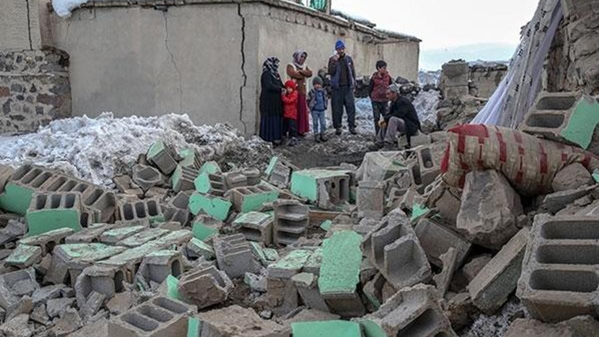 Türkiye-İran sınırında 5.7 büyüklüğünde deprem