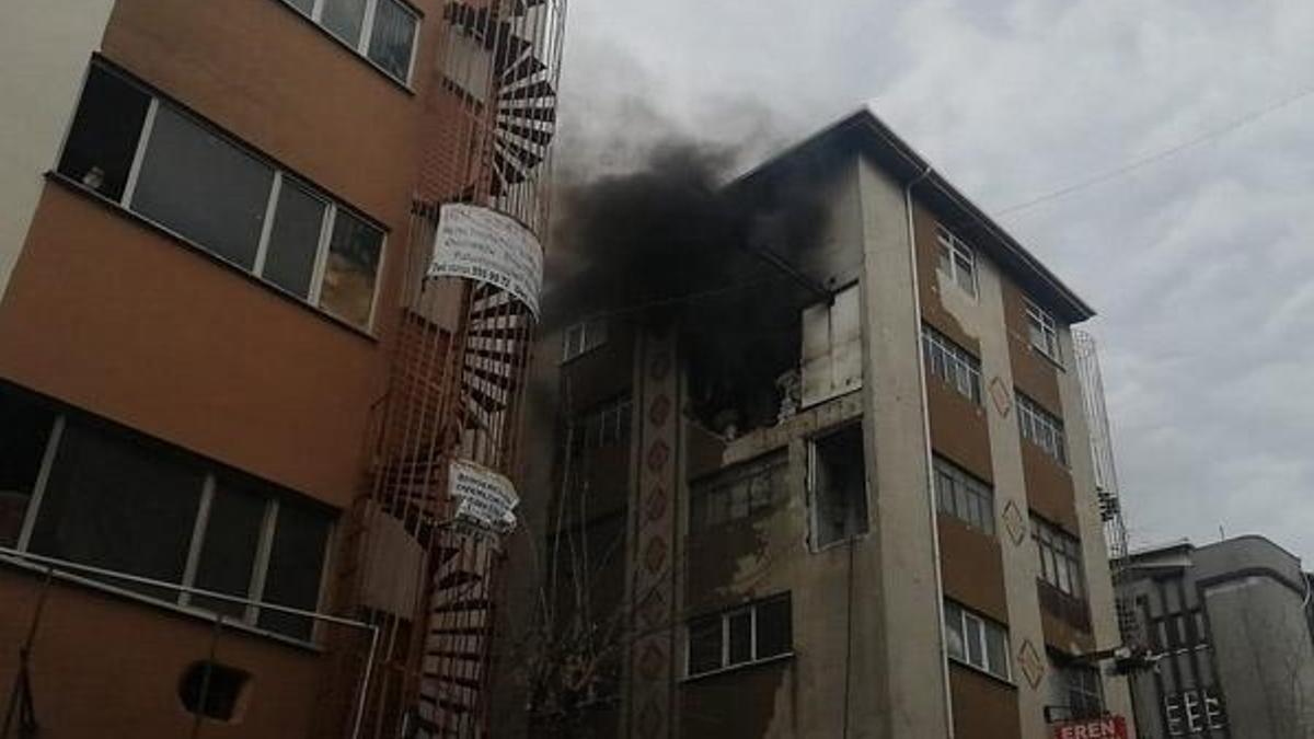 Güngören'de iş yerinde patlama sonrası yangın!