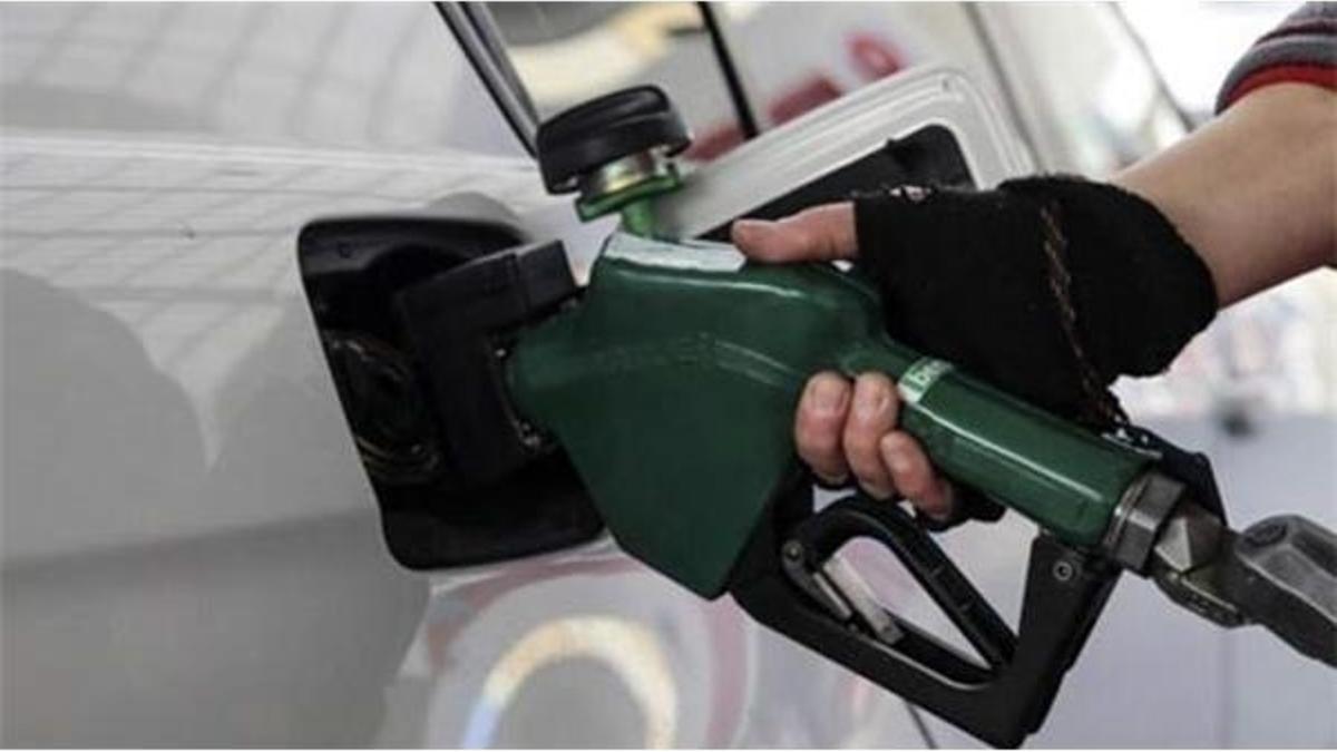 Benzinin litre fiyatına 16 kuruş zam yapıldı