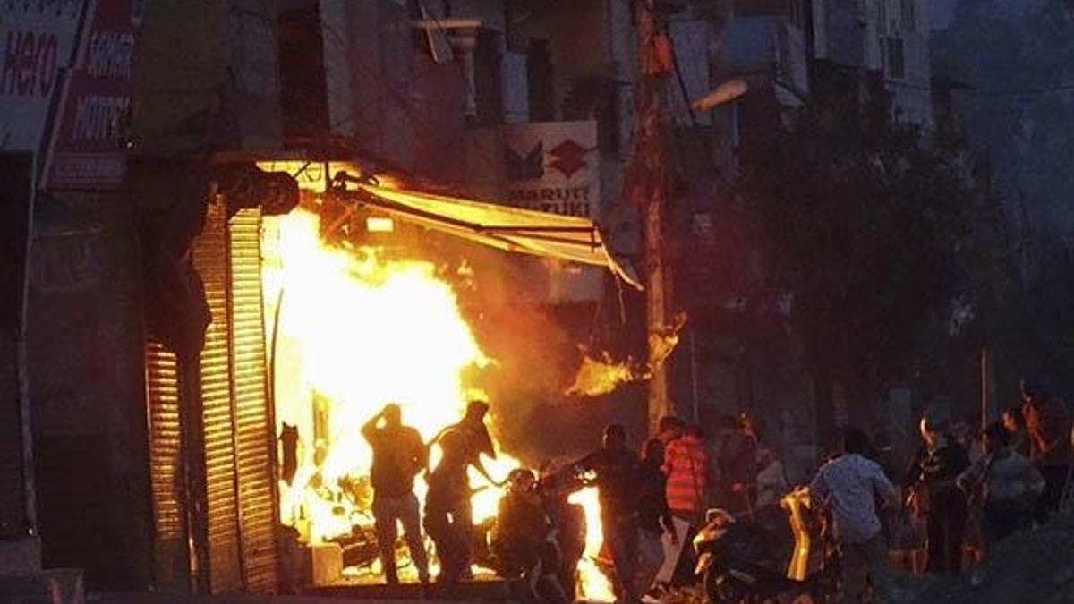 Trump gitti ülke karıştı! Delhi'de Hindu ve Müslüman gruplar çatıştı: 20 ölü