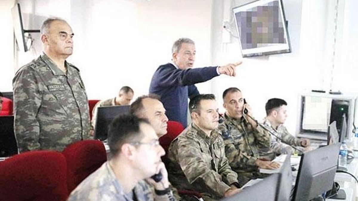 Türk askerinin yanında silahlı grup yoktu