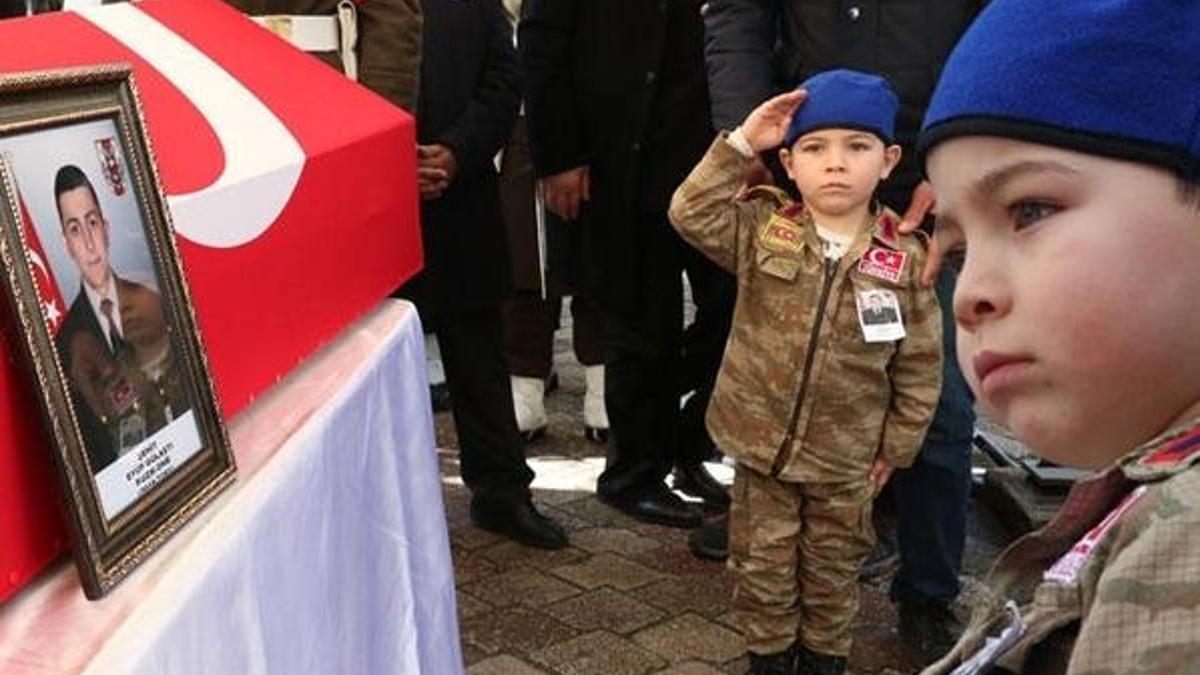 Şehit Uzman Onbaşı Eyüp Gülaştı'ya yeğeninden asker selamı ile veda
