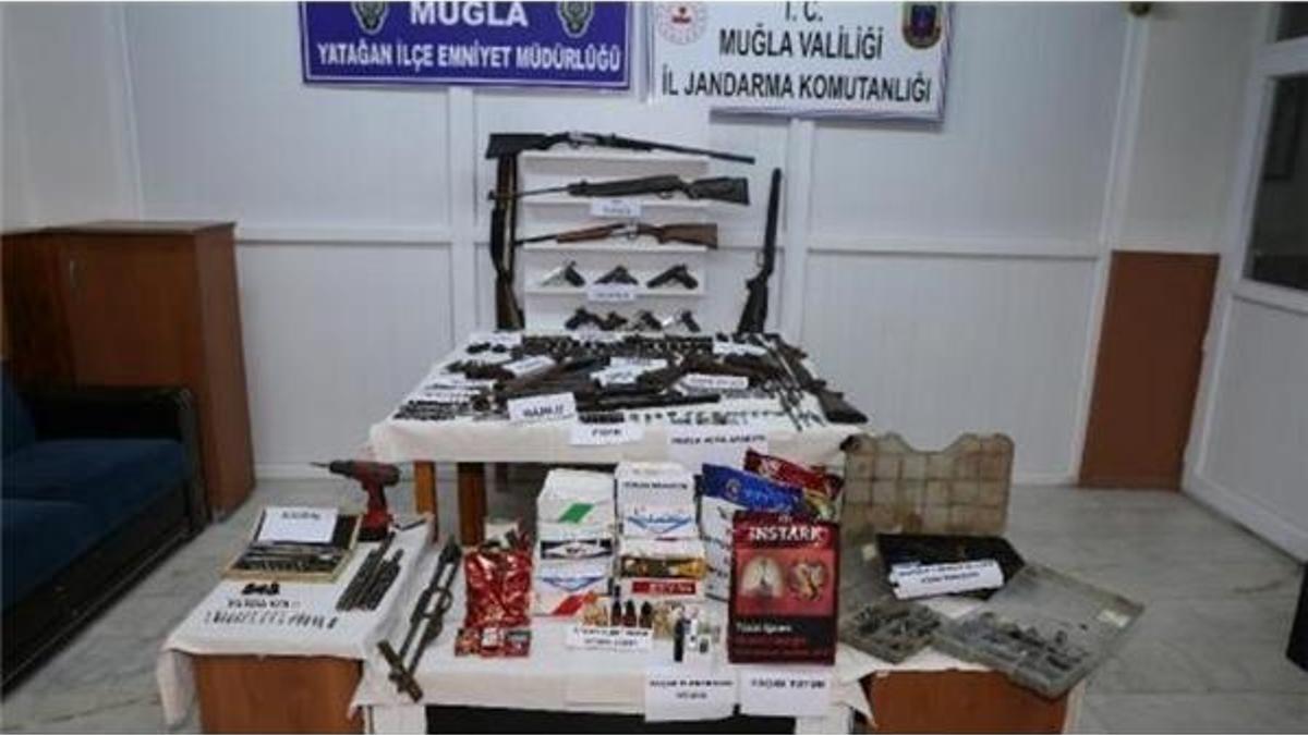 Yastıktan uyuşturucu çıktı; 19 kişi tutuklandı