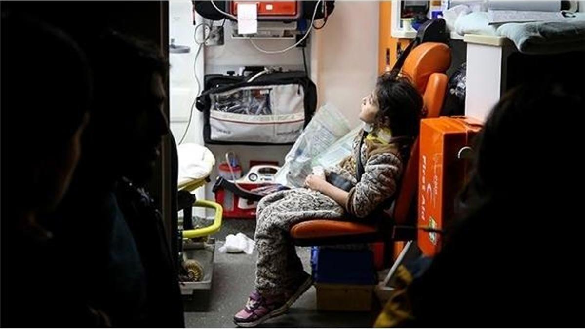 Bursa'da minibüs devrildi: 11'i çocuk 21 yaralı