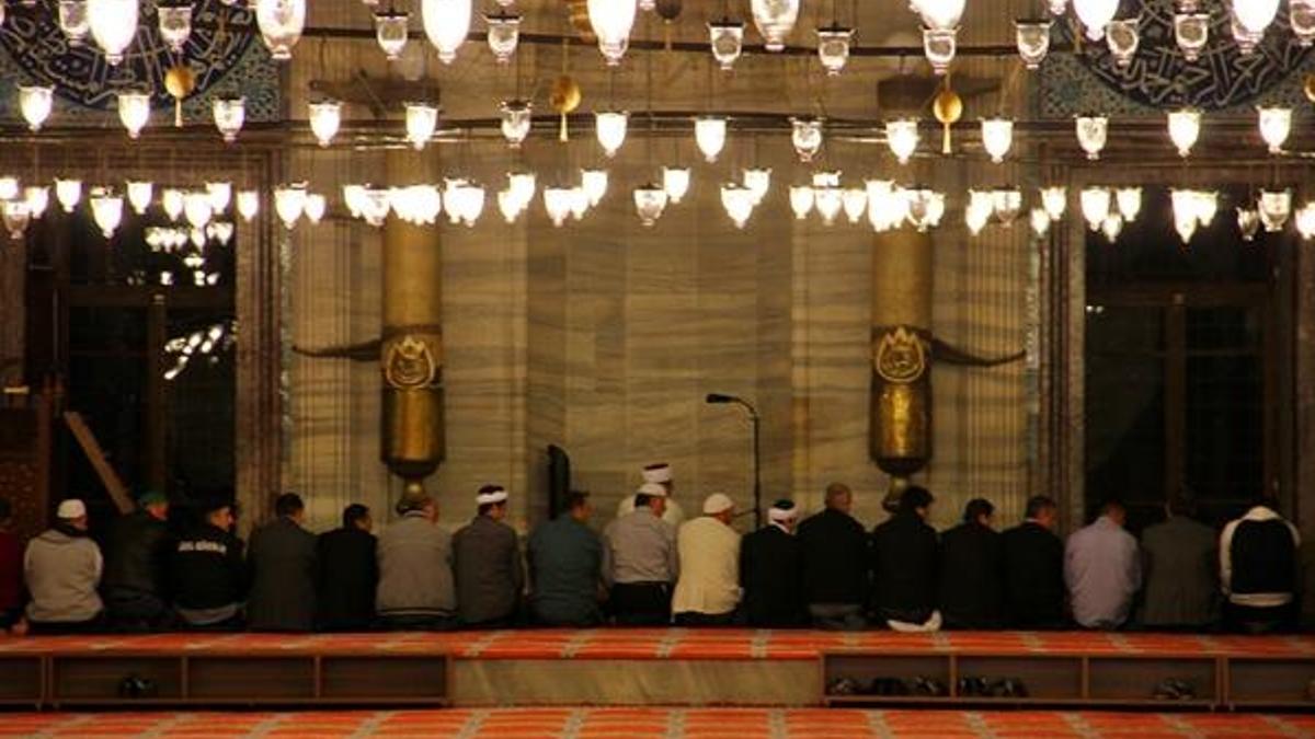 Akşam namazı kılınışı - Akşam namazı kaç rekat? Nasıl kılınır ve vakitleri