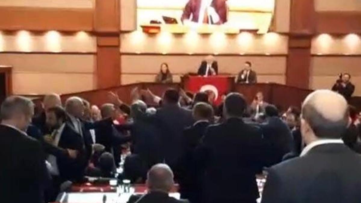İBB Meclisi'nde “Engin Özkoç” kavgası!
