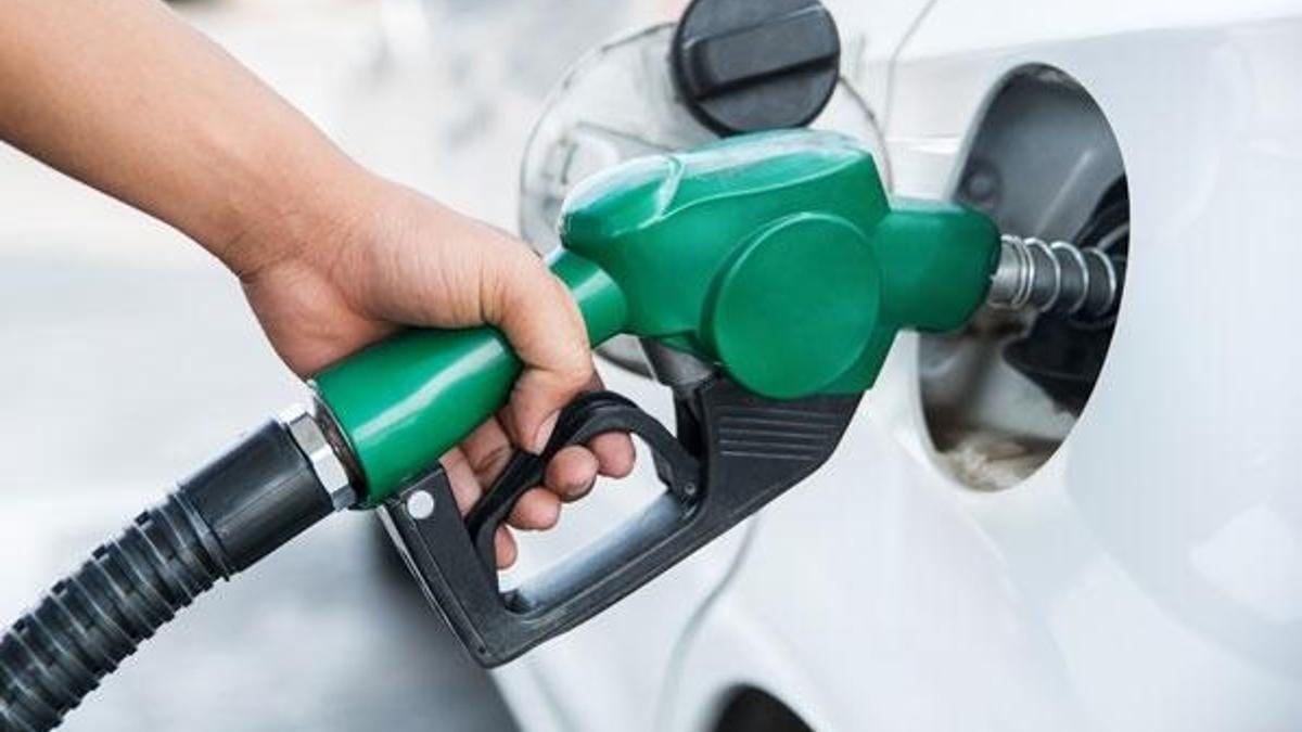 Benzin ve motorinde büyük indirim! Bu gece yarısından itibaren...