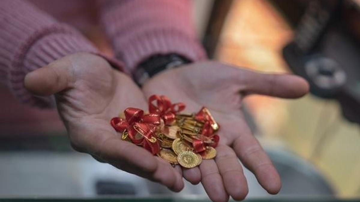 Altın fiyatları bugün (10 Mart 2020) ne kadar, kaç TL oldu? (Cumhuriyet, tam, ata, gram, çeyrek altın fiyatları) Koronavirüs ve petrol krizi altını nasıl etkiledi?