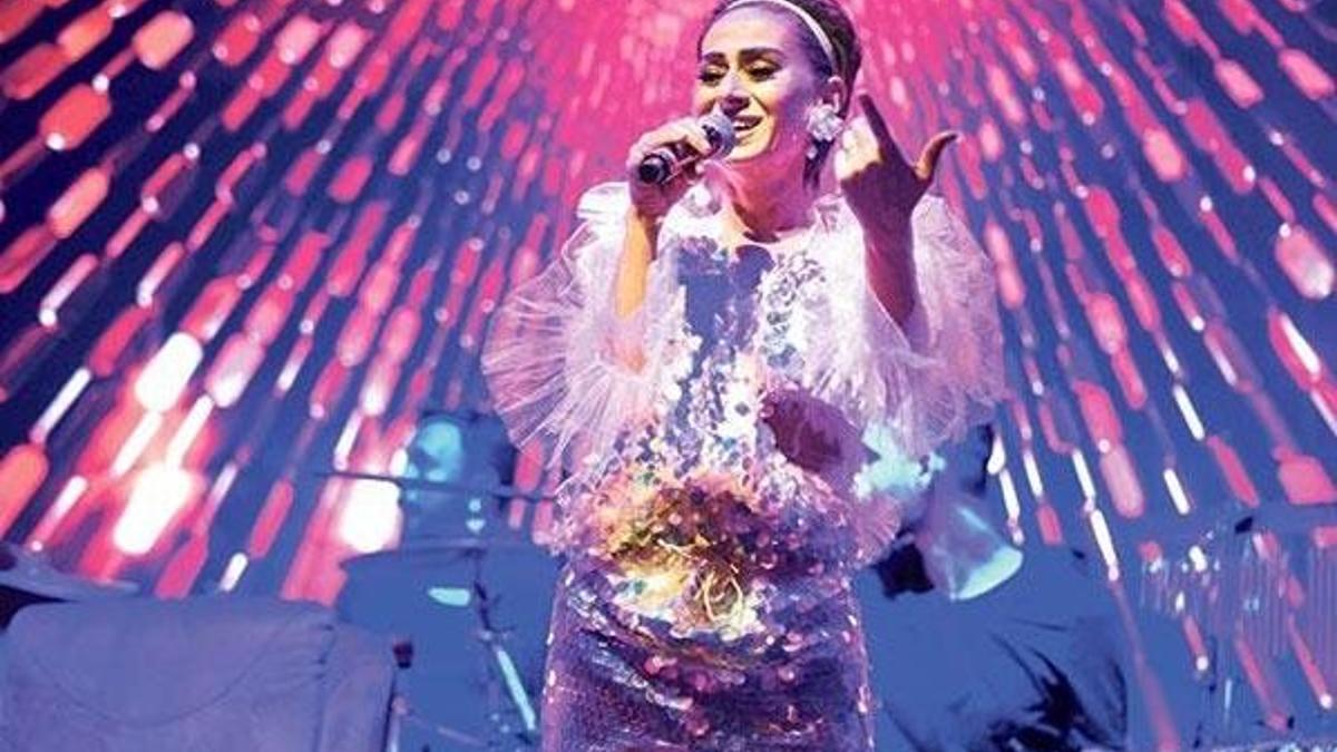 Yıldız Tilbe’nin elbiseyle imtihanı